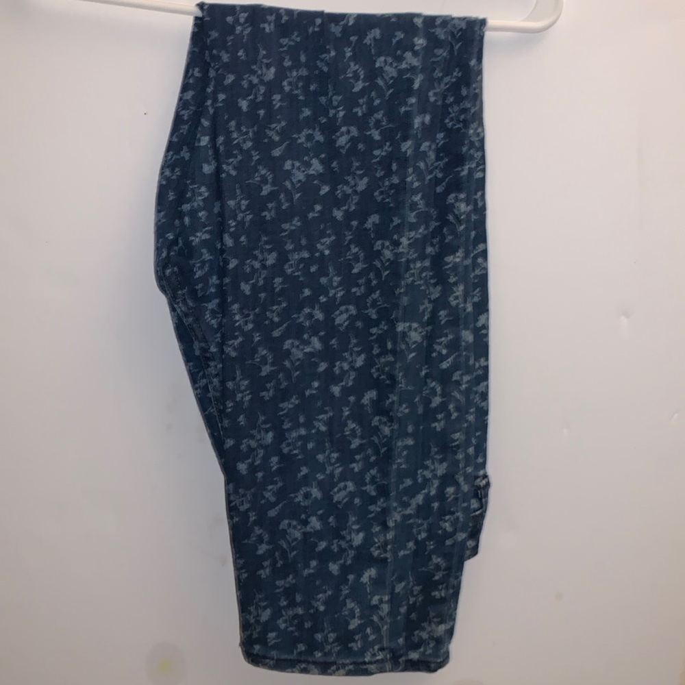 Old Navy Rock Star jeans. Blue flower print   Size 6